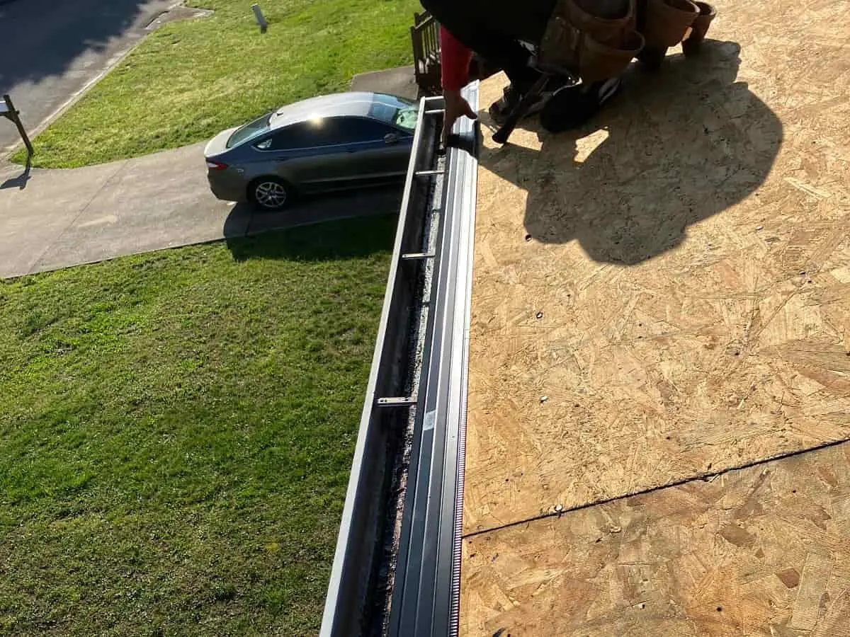 Gutters Cleaning